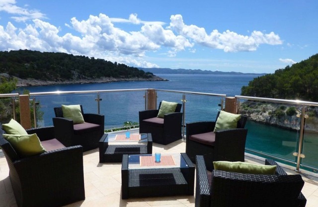 Apartments Ivano (104001-A1) - Milna - island Brac