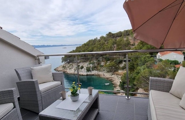 Apartments Ivano (104001-A5) - Milna - island Brac