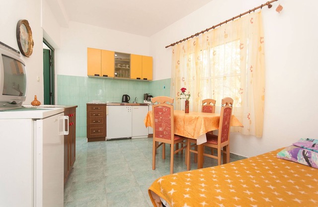 Apartments Jasminka (44611-A1) - Poljica