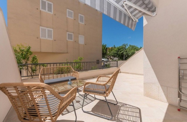 Apartments Mari (111891-A2) - Makarska