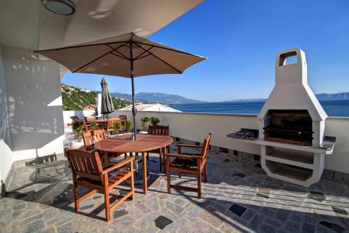 Apartments Maris Senj