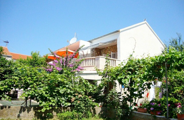 Apartments Mate, (11631), Sućuraj, hr