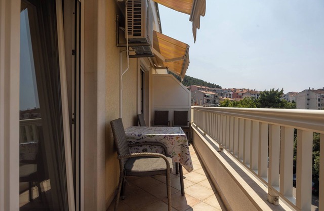 Apartments Pero (36191-A3) - Makarska