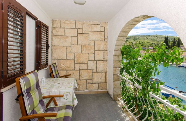 Apartments Seaside (81311-A2) - Bobovisce