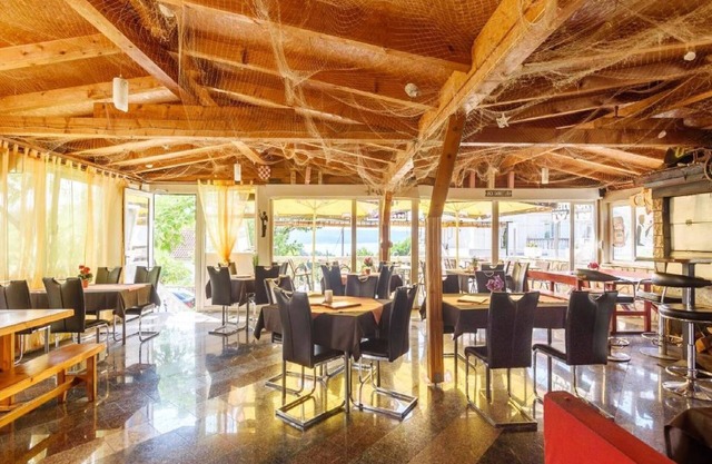 Apartments Smilje i Maslina - One Bedroom Apartment with Terrace 2