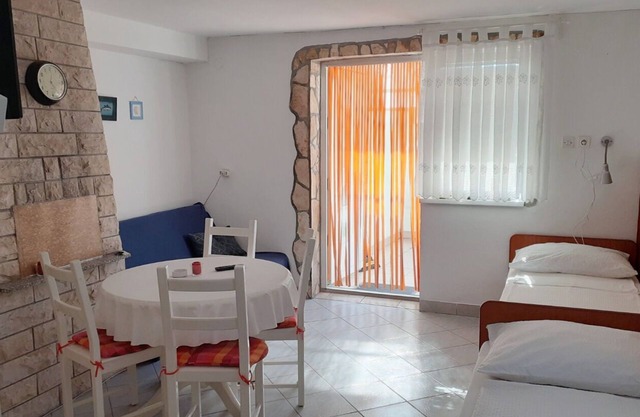 Apartments Sonja (10535-A2) - Kukljica