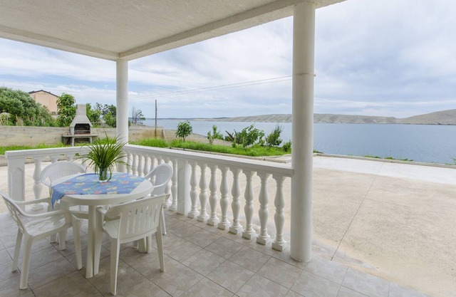 Apartments Tomo (13561-A2) - Vlasici - island Pag