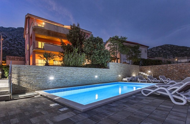 Apartments Villa Dina - Ribarica, Karlobag, Croatia
