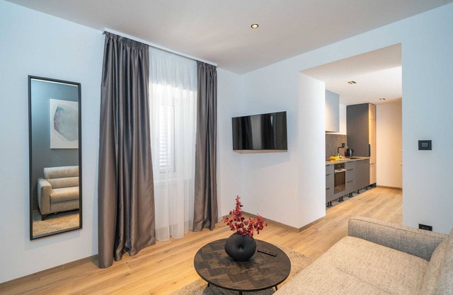 Apartments Villa Royale - Premium One Bedroom Apartment with Sea View