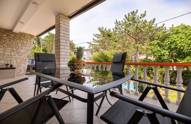 Apartments Vugrin (60245-A1) - Silo - island Krk