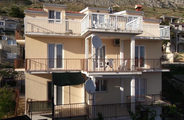Apartments with parking space Stanici, Omis - 10360