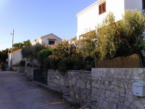 Apartments with parking space Rukavac, Vis - 13337