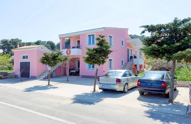 Apartments Zvonko, (16326), Veli Rat, Croatia