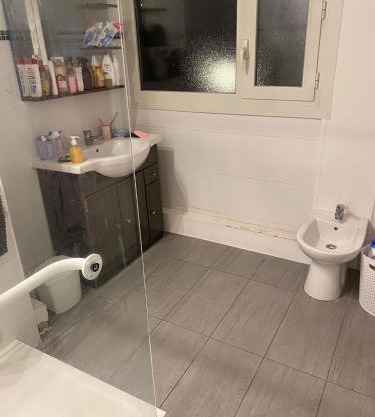 Apparemment 1 chambre proche gare