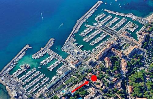 Appartement 2 pièces avec Balcon, Clim et Parking au Port de Hyères