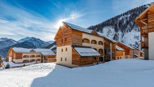 Appartement 4 pièces 8 personnes 3 chambres dont 1 cabine au pied de pistes et piscine l'été