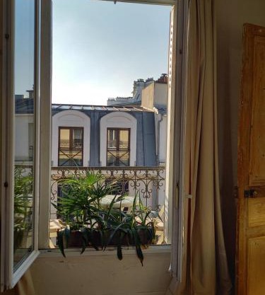 Appartement avec balcon au cœur PARIS