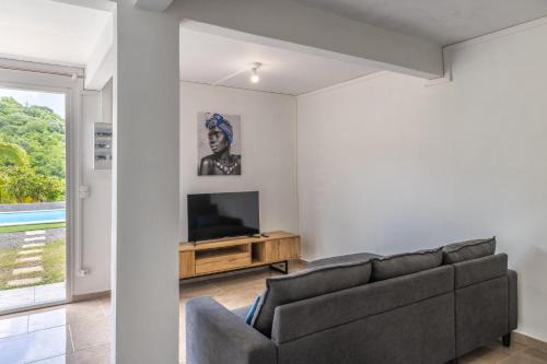 Appartement des 5 Trésors - piscine et vue panoramique