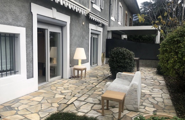 Appartement en Rez-de-chaussée Dans une Villa Avec Piscine, à D'aix-les-bains