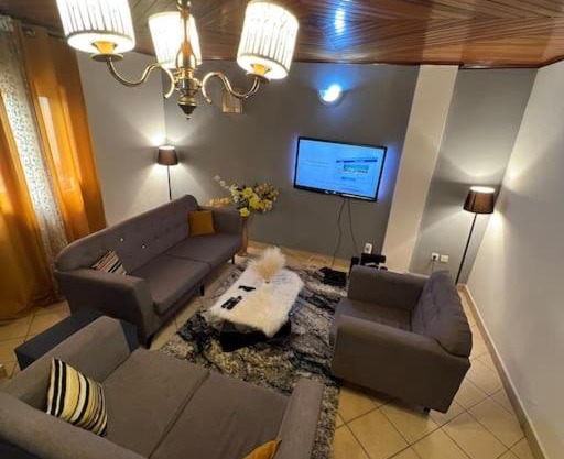 Appartement Meublé au Centre de Bonamoussadi et a 1 min du Restaurant Tchop et Yamo