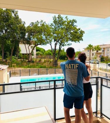 Appartement T2 chambre plus cabine, terrasse vue piscine