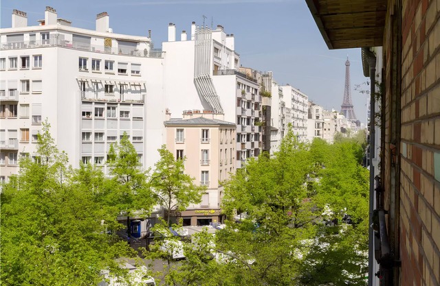 Appartment with view on the Eiffel Tower
