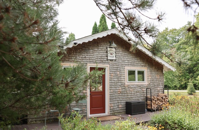 Applewood at Loma Cottages