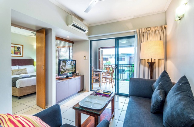 Apt 1194 self contained Southern Cross Cairns central and close to any amenities