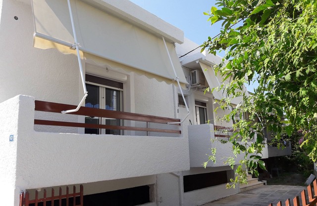 Apt 30 meters from beach, Amarynthos town