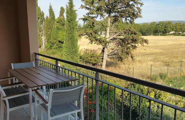 Apt 50m2 with balcony fully equipped near Avignon