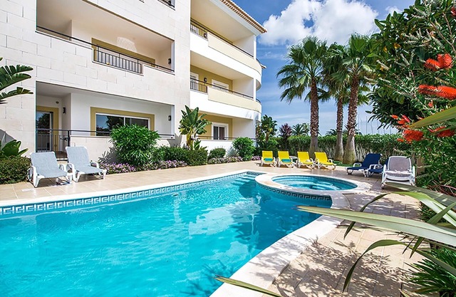 Apt. Casa Ancora, with pool and 3m drive to the beach