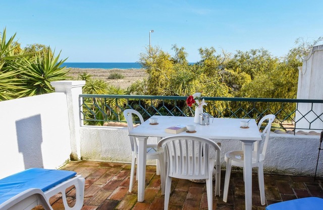 Apt. Casa na Costa, duplex in Meia Praia, 2m walk to the beach