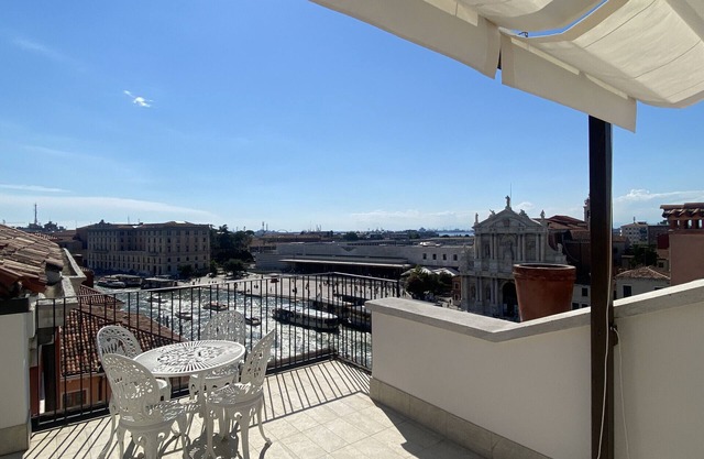 Apt. Grand Canal Terrace Scalzi