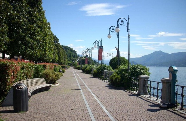 Apt with terrace and parking in centre of Intra, a few steps from Lake Maggiore