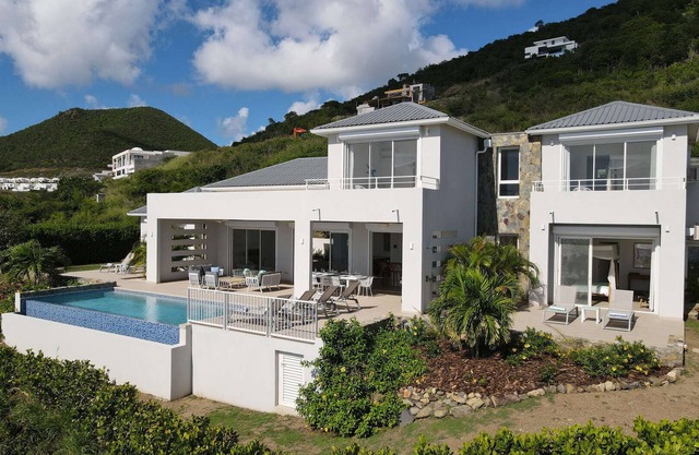 Aqua (3/4 Rooms) Luxury villa