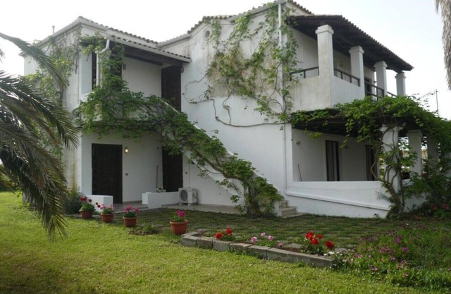 Aqua Splash Apartment with Balcony 1st floor Sleeps 4-6 pax .