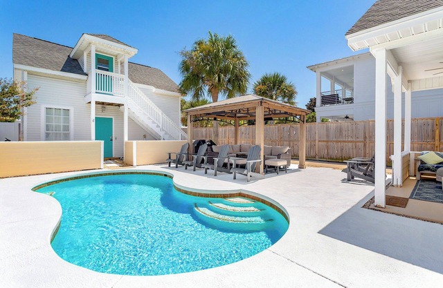 Aquamare - Main House + Guest House, Heated Private Pool, Game Room!