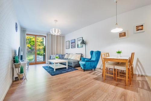 Aquarius, Sun & Snow