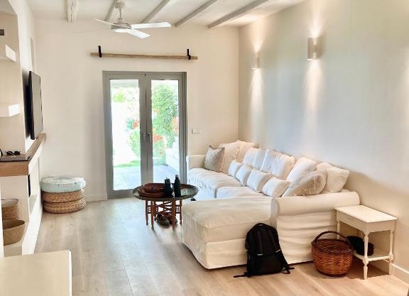 Architect designed house with pool and private beach