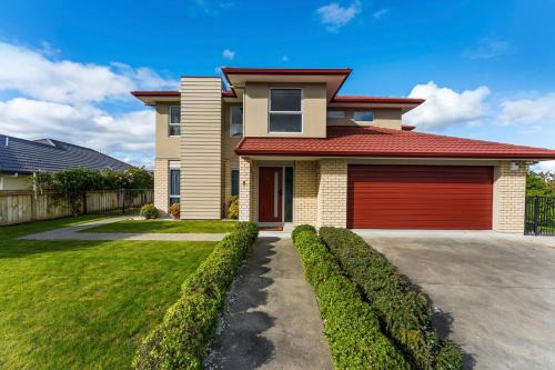 Architectural Retreat in Prestigious Whanganui