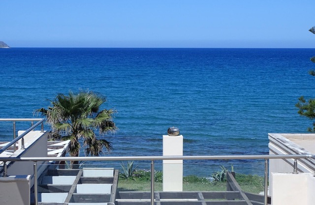 Arena - Beach Villa - - Wifi- Sleep 4 - Sea view - Direct access to beach