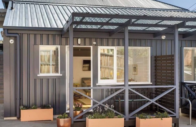 Argyle Embrace - One Bedroom Guest House, Sleeps 4