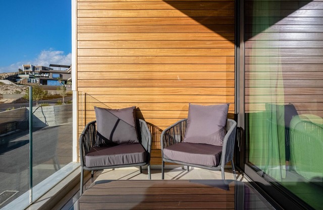 Aria Residence II - Two Bedroom Apartment, Sleeps 4