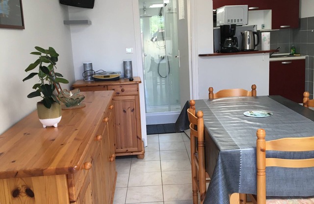 ARRADON, pleasant ground floor apartment - 10 minutes from the beach