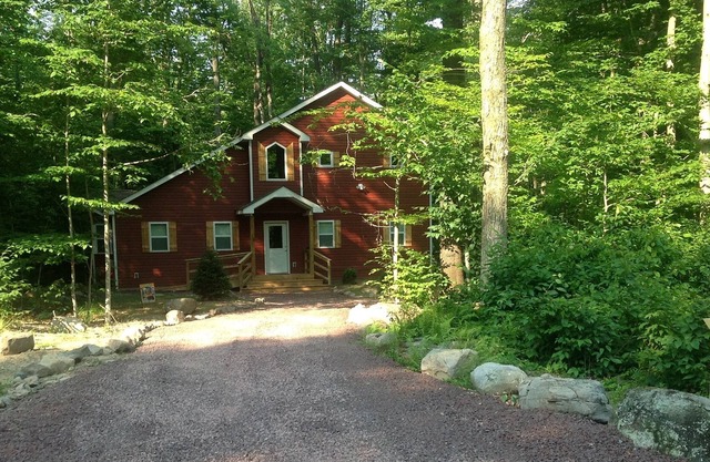 Arrowhead Lake Cabin, Modern Conveniences in Secluded Environment