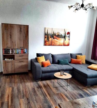 Art ANTON - Stilvolle Wohnung mit Balkon, zentrumsnah