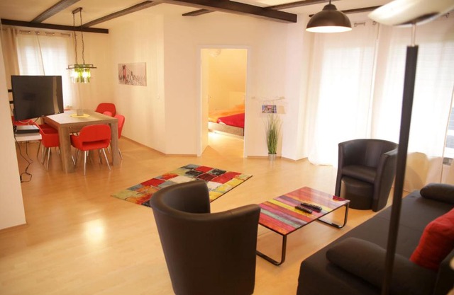 Art City-Studios Kassel 4 und 8, groß, modern, citynah, je 3 Schlafzimmer, kostenfreie Parkplätze, Süd-Balkons, ruhig, Herkulesblick