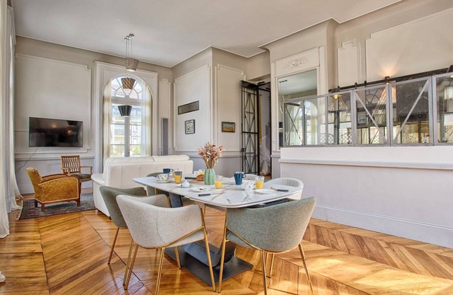 Art Deco Elegance in Cabourg, steps from the beach, private parking