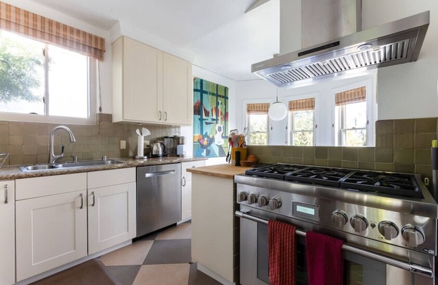 Art & Music Lovers Home in Center of SF w/ Parking