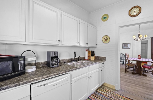 Arthur's Creekside, Cozy 2 Bed, 1 Ba, 8 min to West Jefferson